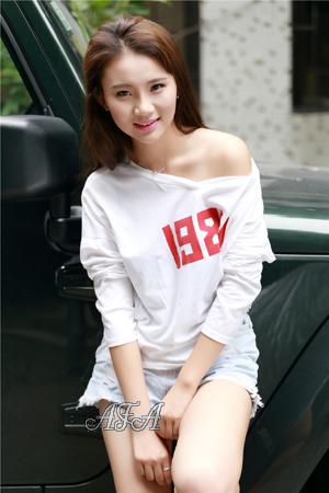 169194 - Xiaofang Age: 26 - China