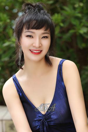 195360 - Xiaopei Age: 37 - China