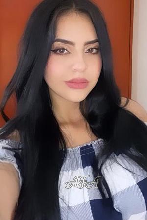 204339 - Laura Age: 26 - Colombia