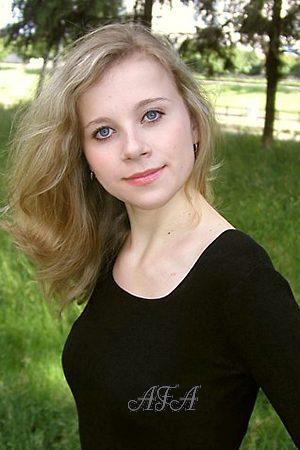 73801 - Elena Age: 24 - Ukraine